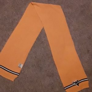 Wv scarf